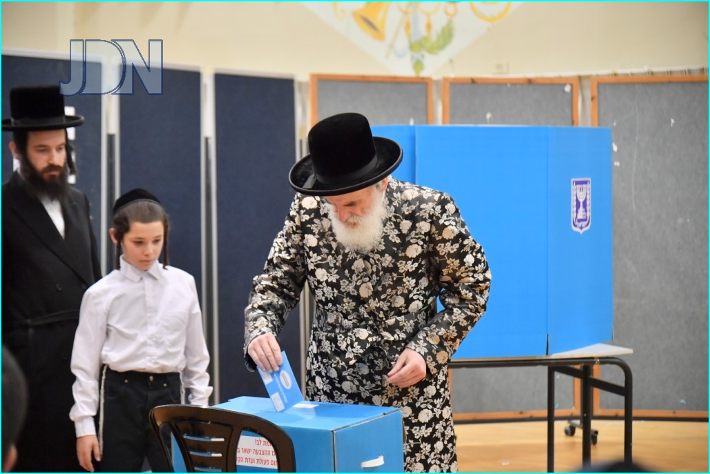 האדמו"ר מויז'ניץ הצביע וסייר במטה אגודת ישראל • גלריה – JDN – חדשות