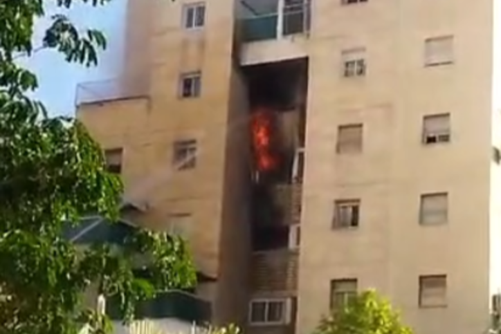 מודיעין עילית: אישה, תינוק וילדה חולצו מתוך שריפה בבניין מגורים